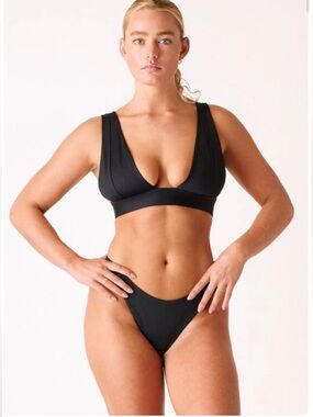 LONDRE The New Classic Top in Matte Black New With Tags Sz S Beach Pool Resort